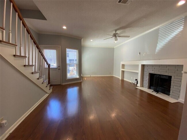 Building Photo - 1307 Kinney Ave