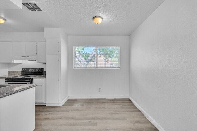 Foto del edificio - 2508 E Mesquite Ave