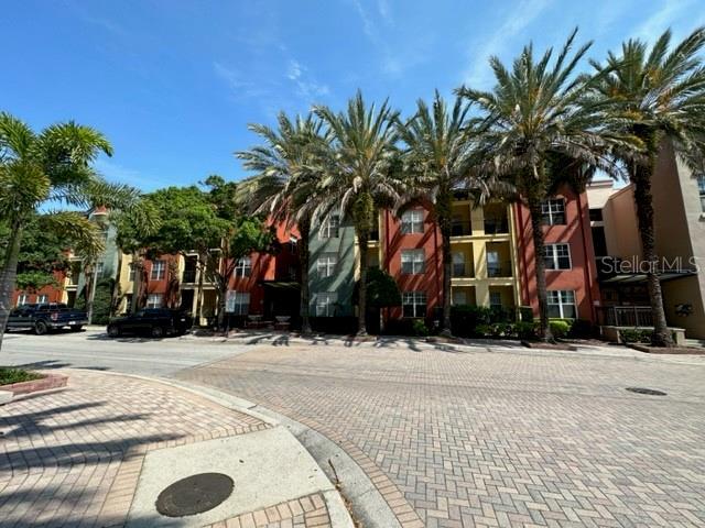 Foto del edificio - 2411 W Horatio St