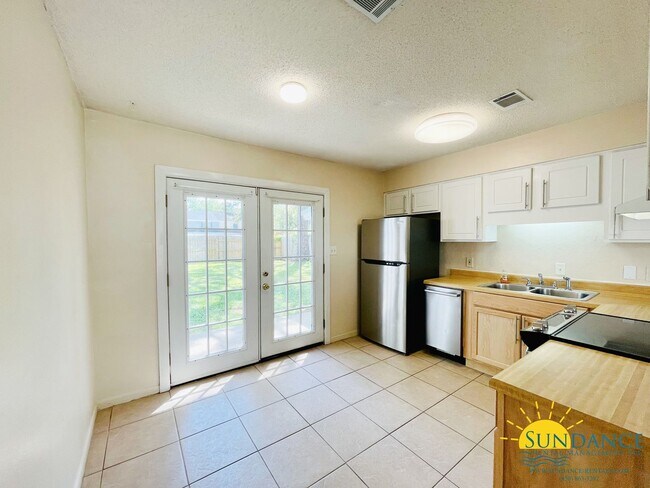 Building Photo - Beautiful 2 Bedroom Home in Fort Walton Beach!