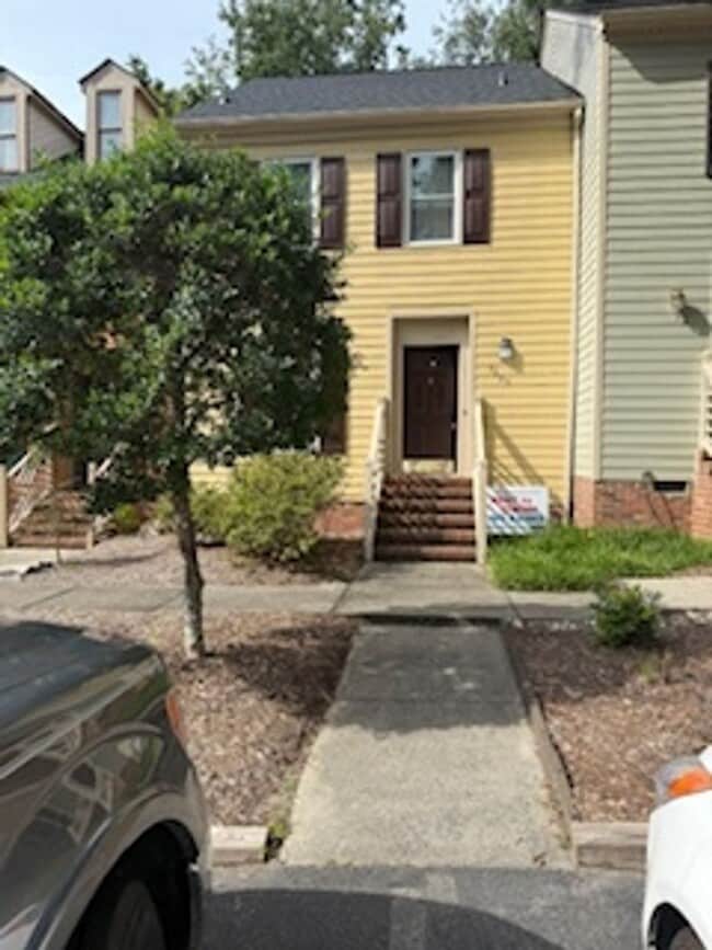 Building Photo - 3205 Coachman's Way
