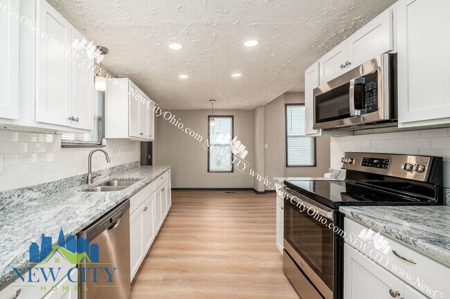 Foto del edificio - Large Remodeled 2 Bedroom Single-Family Ho...