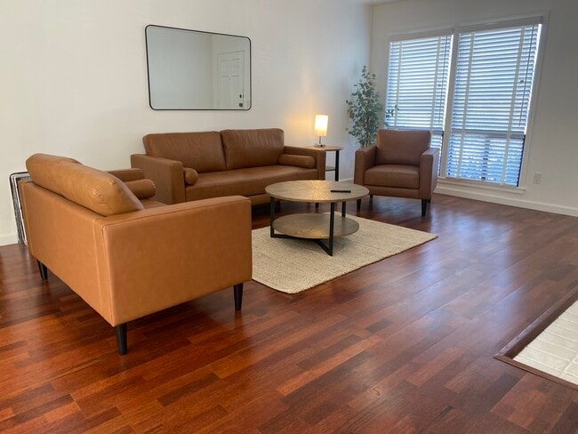 Living room - 632 Airport Rd