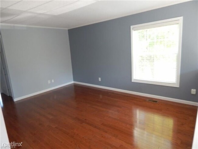 Building Photo - 1332 Hibbard Dr