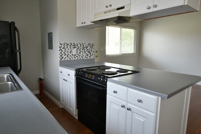Building Photo - 243 E Latimer Ave