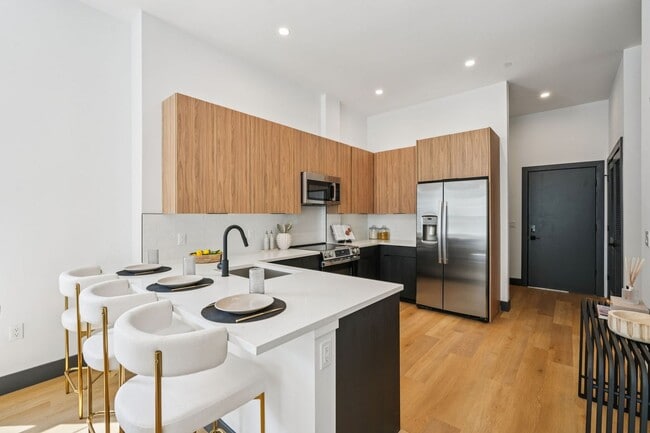 Interior Photo - 188 Broadway