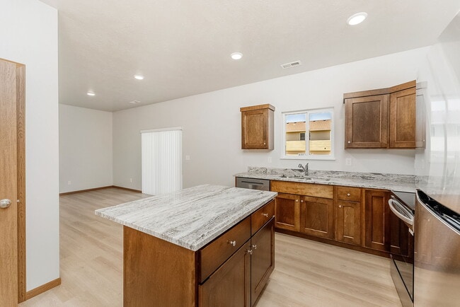 Building Photo - Sundance Ridge Townhomes