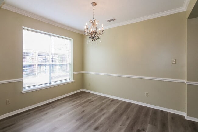 Building Photo - 20407 Avery Point Dr