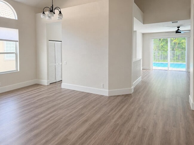 Building Photo - 6330 NW 80th Dr