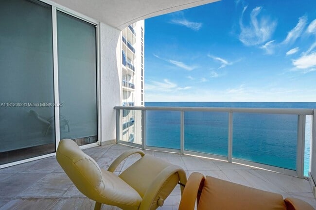 Building Photo - 16001 Collins Ave