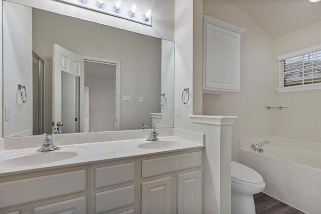 Foto del edificio - 16100 S Great Oaks Dr