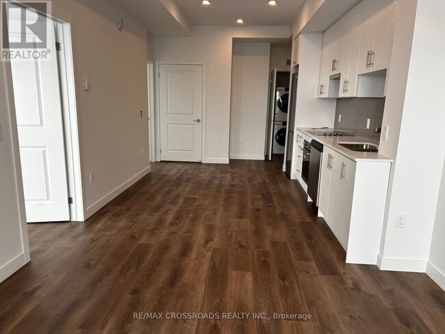 Building Photo - 461 Green Rd