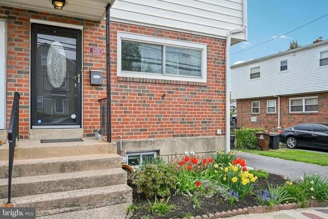 Building Photo - 163 Shadeland Ave