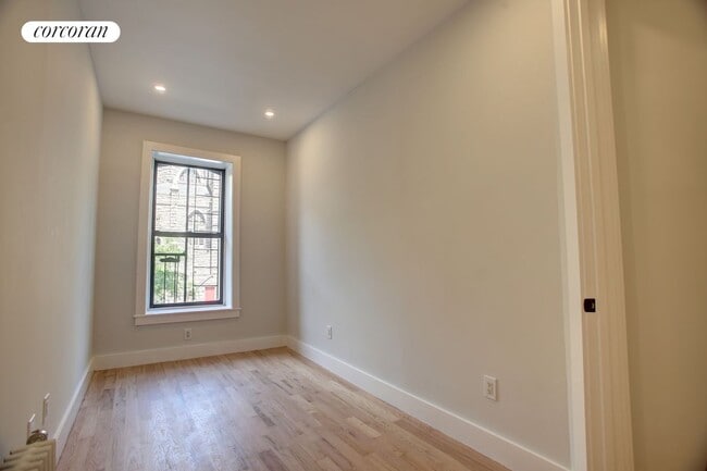 Building Photo - 206 W 96th St