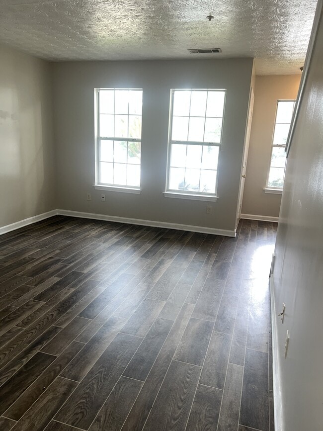 Building Photo - 2352 Wellington Cir
