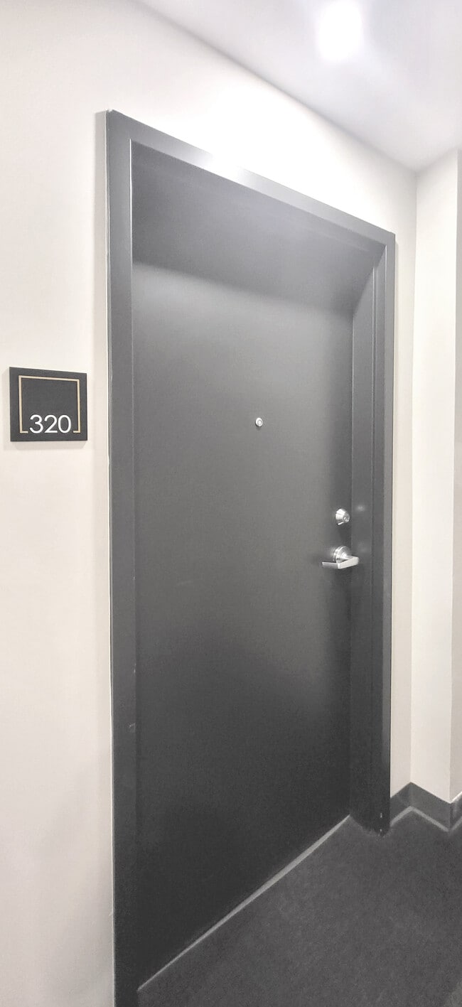 Entry - 71 Rue Principale