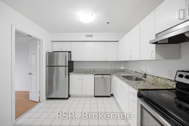 Building Photo - 3314 Yonge St