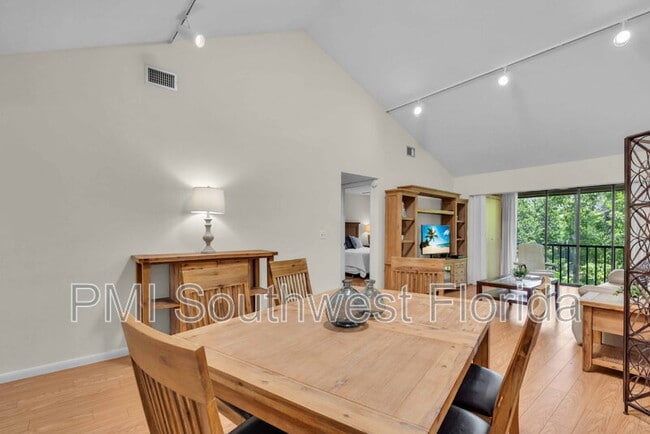 Foto del edificio - 1626 Brookhouse Dr