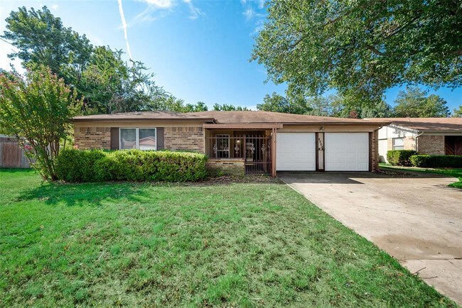 Building Photo - 4004 Hideaway Dr