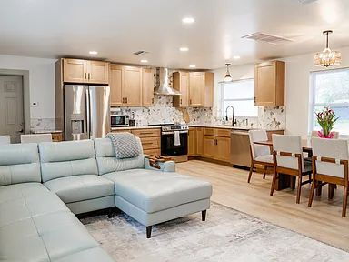 Building Photo - Cozy Updated Home Near Beaches, Shops & BayCare Ballpark
