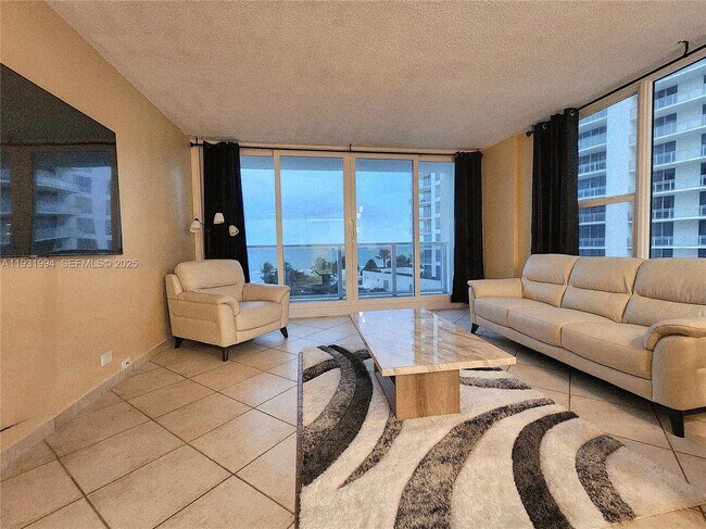 Building Photo - 3505 S Ocean Dr