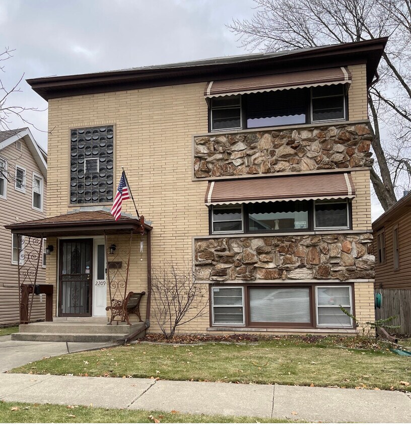 2209 N 75th Ave Unit 3, Elmwood Park, IL 60707 Room for Rent in