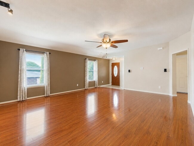 Building Photo - 136 Easton Glen Ln