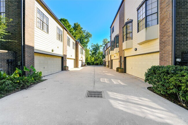 Foto del edificio - 19 Crestwood Dr