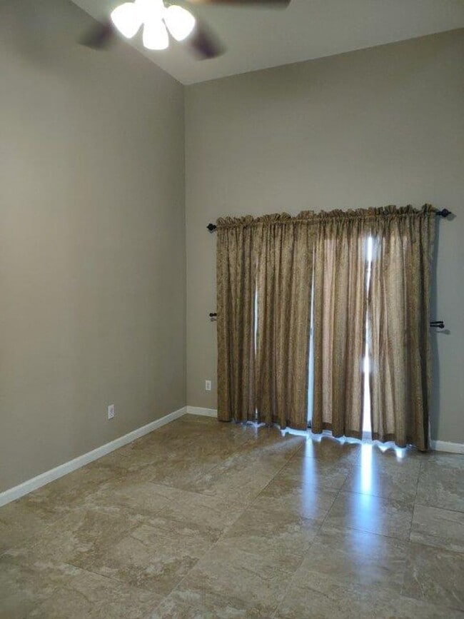 Building Photo - PEORIA ESTATES