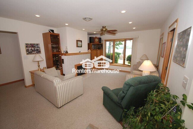 Foto del edificio - 2310 N Lake Dr