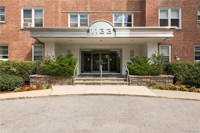 Foto del edificio - 1133 Midland Ave