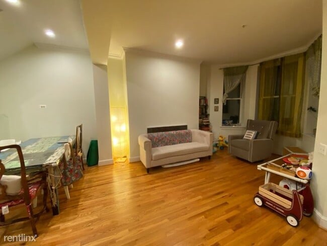 Building Photo - 3 br, 2 bath Condo - 1759 T ST NW E Unit E
