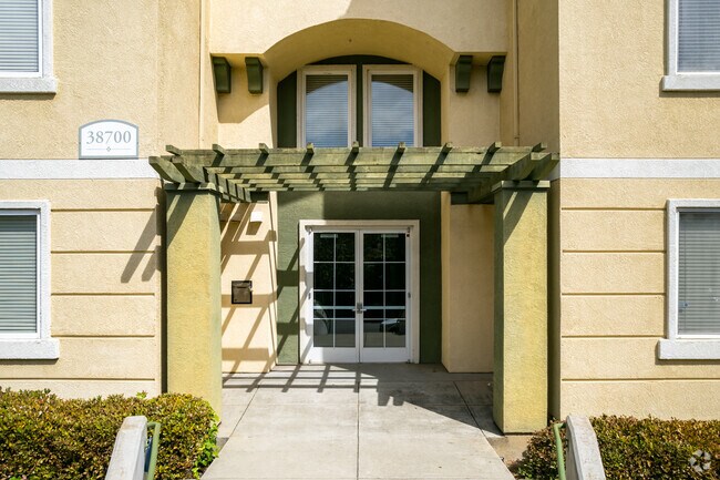 Foto del edificio - The Pavilions At Tyson Lane