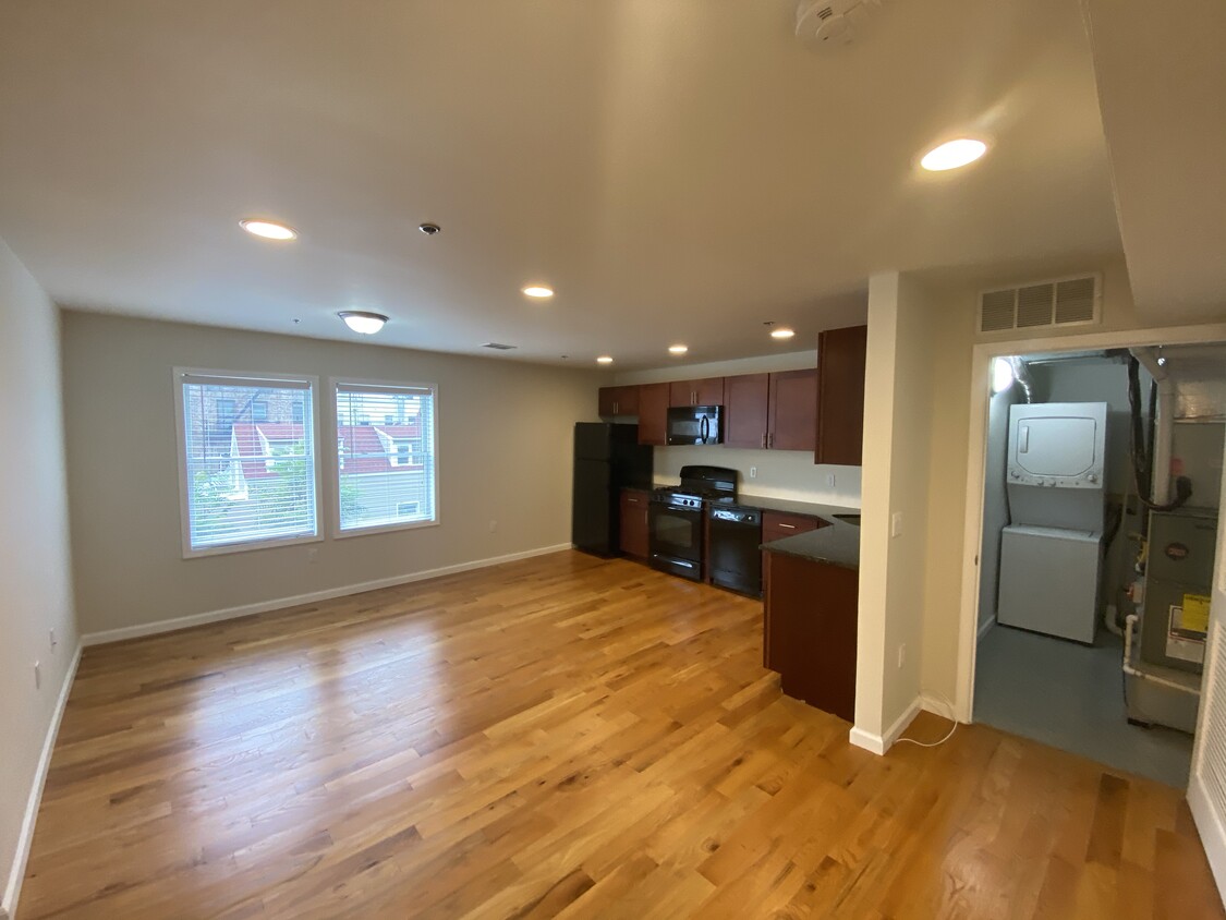 Primary Photo - 115 42nd St