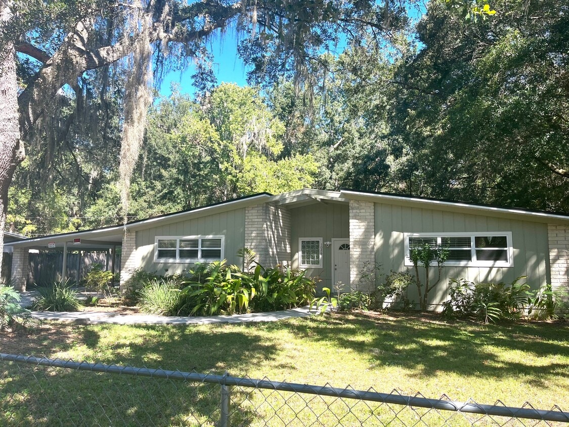 Primary Photo - 1026 NE 31st Ave