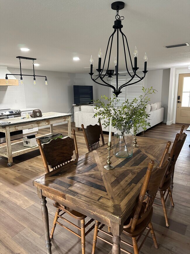 Foto del edificio - 508 Hillpine Way