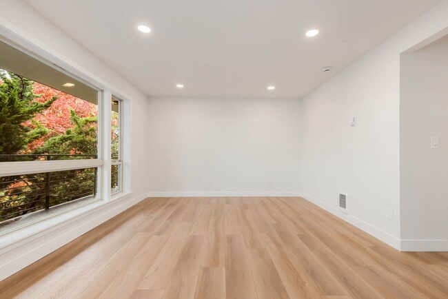 Foto del edificio - 6721 24th Ave NW