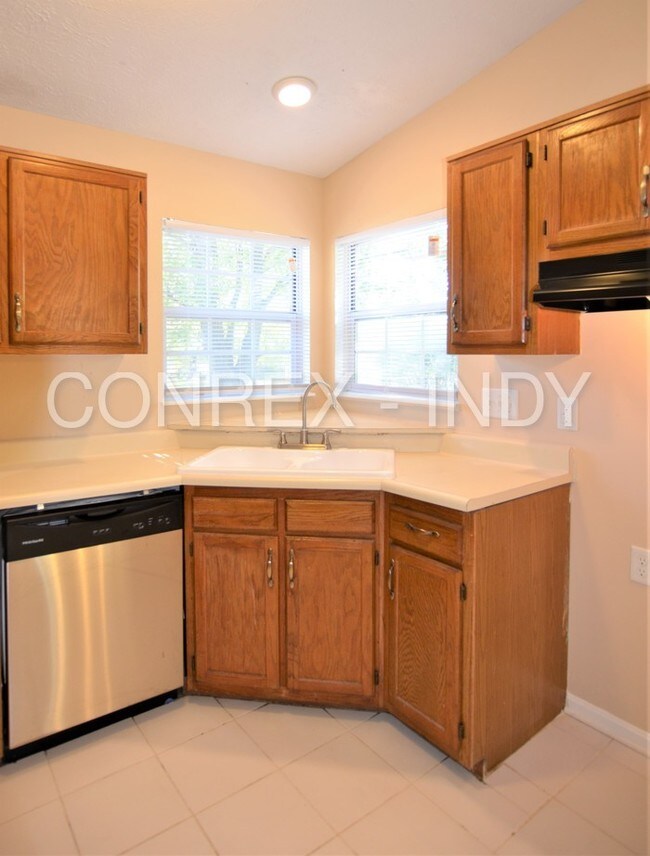 Building Photo - 5726 Rosemont Ct