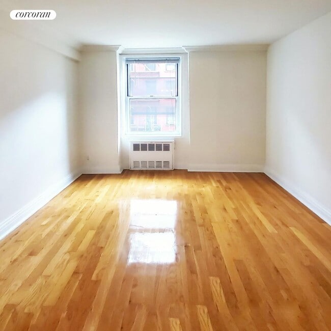 Building Photo - 401 W 56th St