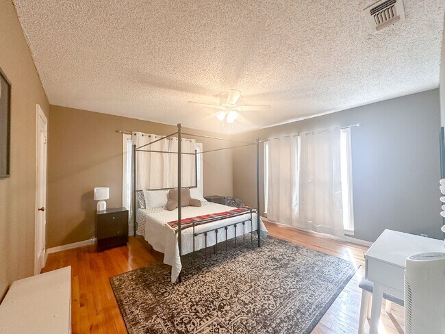 Foto del edificio - 3 Bed, 2 Bath Home in Tech Terrace! Flexible available date! 6/26/26 - 8/10/26.