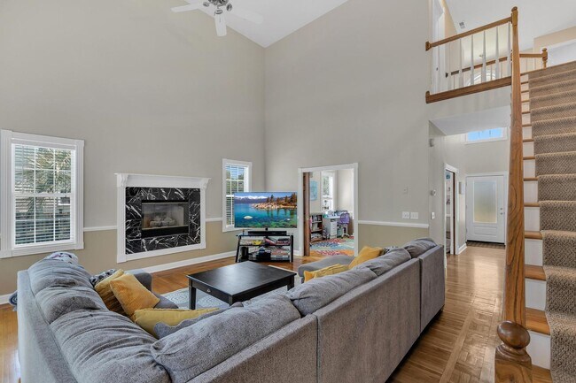 Building Photo - 3216 McKinnon Dr