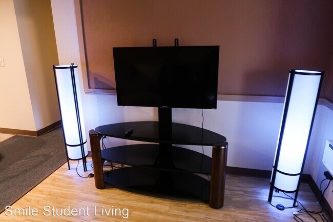Foto del edificio - 4 br, 2 bath Room For Rent - 207 S. Fifth