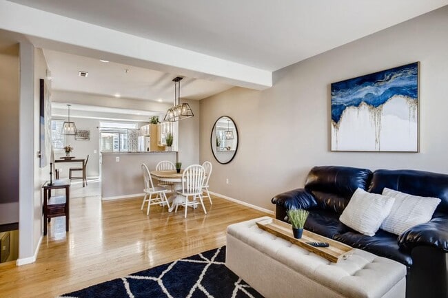 Foto del edificio - 2 bedromm, 2 bath townhome with attached 2...