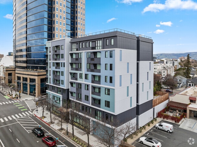 Building Photo - Arya