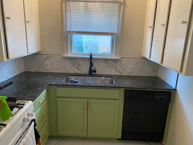 Building Photo - 221 N Duncan St