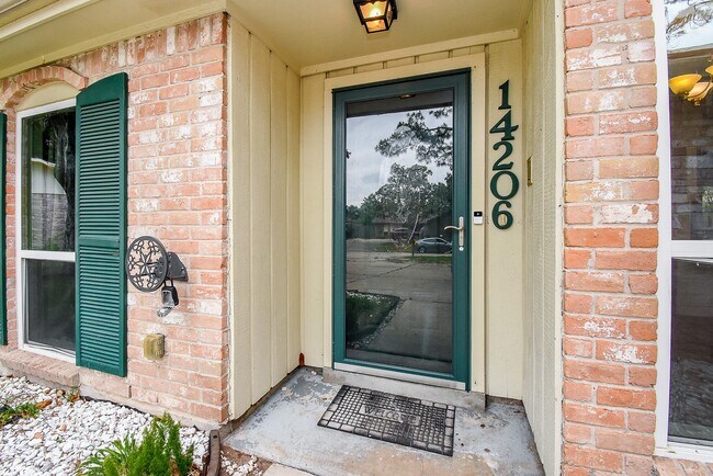 Foto del edificio - 14206 Ella Lee Ln