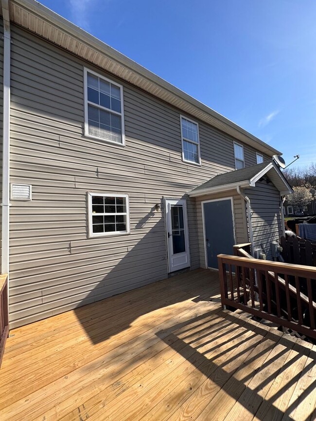 Building Photo - Townhouse for Rent