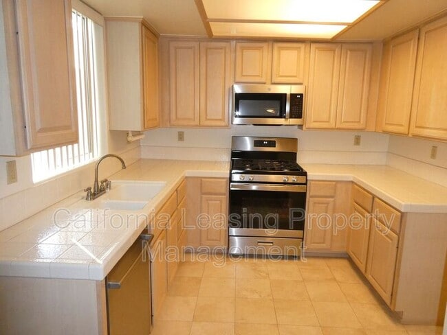 Building Photo - 427 W Doran St