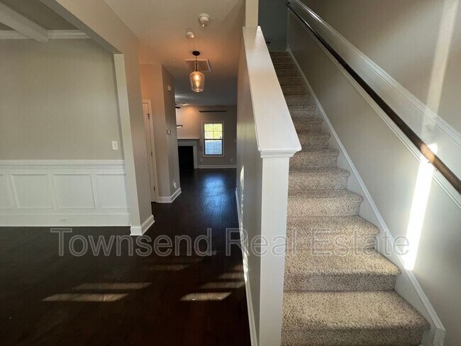 Building Photo - 3233 Northgate Dr