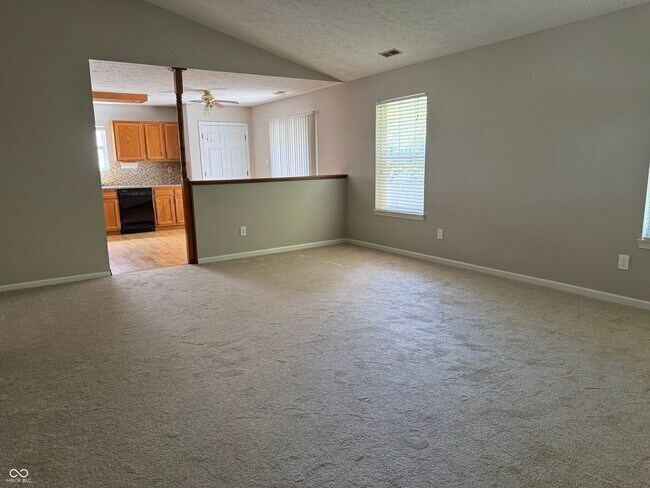 Building Photo - 2102 Yosemite Dr